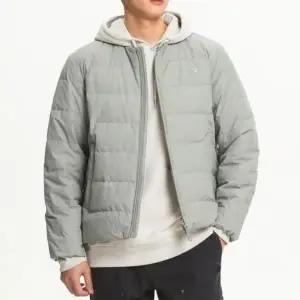[뉴발란스] 매장판 공용 액티브 라이트 구스다운 경량 패딩 그레이 NBNPE41913-15