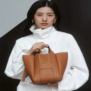 헤지스 액세서리 26SS [H-BAG][완판 2차 재입고]시그니처 H 브라운 레더 토트겸 숄더백 M HIBA6E311W2