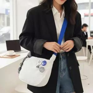 여성 나일론 보조 가방 배색 캐주얼 크로스백 호보백