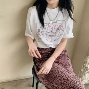 반팔티셔츠 여성 드로잉아트 크롭티 유니크 디자인 티셔츠