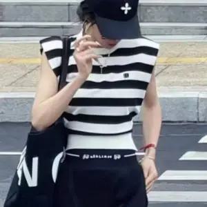 나시티 크롭탑 여성 민소매 티셔츠 여름 데일리룩 이너