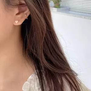 [옷자락]여자 하트 귀걸이 글로시 베이비핑크 캔디팝 귀걸이