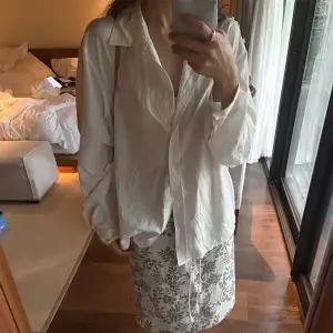 [메이비베이비] Laguna Blouse (2colors)