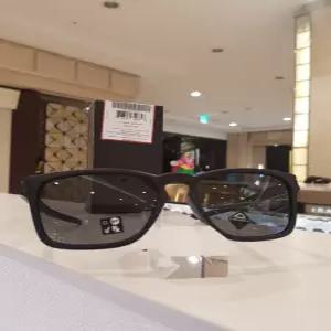 오클리 선글라스 래치 스퀘어 OO9358 13 55 583777