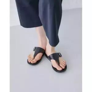 핏플랍 fitflop 핏플랍올블랙 버클장식 레더 낮은굽 슬리퍼 FFSO2E318BB