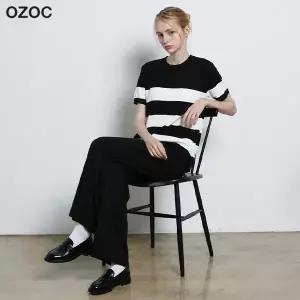 [오조크(OZOC)] 와이드 스트라이프 니트 반팔 셋업 (택가격 142000원)