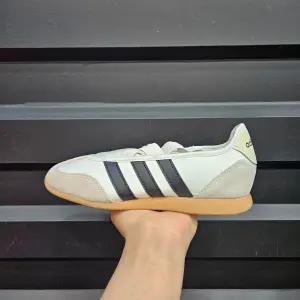 [모다아울렛][편집샵 에스마켓]ADIDAS BARREDA MARY JANE JQ2127_DJ