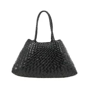 드래곤디퓨전 MUST IT_FW26 여성 산타 크로체 빅 토트백 8892 BLACK