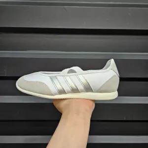 [모다아울렛][편집샵 에스마켓]ADIDAS BARREDA MARY JANE HQ7400_DJ