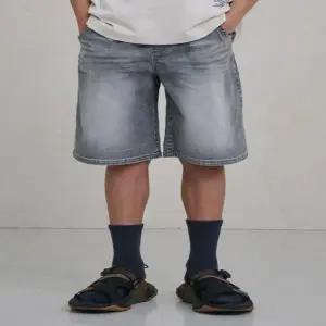 AAB1PT03GY_그레이 데님 반바지