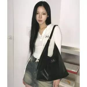 [국내매장판] 무센트 [파우치 ] 크레센트 레더 숄더백 남녀공용 P00000TX 272895