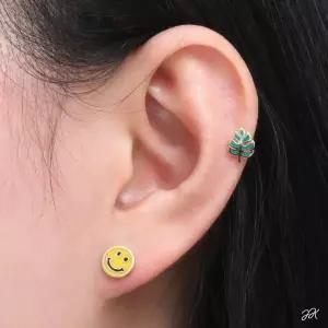 14K 골드필드 핀 언발란스 키치 스마일 나뭇잎 일자침 귀걸이