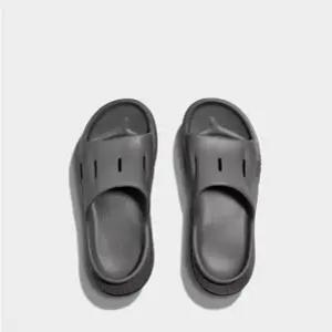 26SS  뮬 슬리퍼 1135061BBLC BLACK DOM