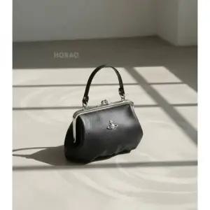 비비안웨스트우드 MUST IT_ 26SS GRANNY FRAME PURSE 4B010007W S000D N403) 그래니 프레임 펄스 백)