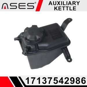 17137542986 공장 라디에이터 탱크 보조 케틀 BMW E60 520i 자동차 스타일링