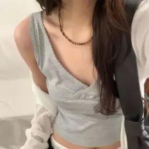 [라일리여성의류] Rly 레이어드 브이넥 골지 나시 슬림핏 크롭 민소매