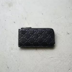 구찌 MUST IT_ 26SS GG 엠블럼 카드 케이스 850185 AAFDV 1000