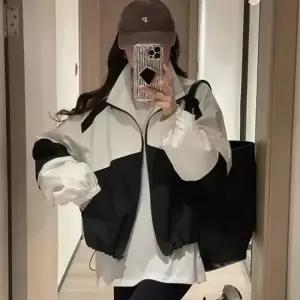 셀럽하우스 여성 간절기 아우터 크롭 얇은 바람막이 배색 점퍼