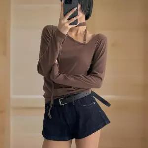 여성 언발란스 브이넥 슬림핏 롱스트랩 골지 긴팔 티셔츠