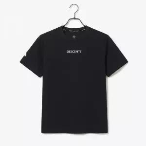 데상트 쿨링 트리코트 워딩 백그래픽 반팔 티셔츠 / BLACK SR223ETS58-BLK0