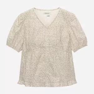 [본사직영] 플라워 퍼프 브이넥 블라우스_T264MBL939W