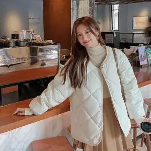 셀럽하우스 여성 경량 숏 패딩 빅사이즈 노카라 겨울 누빔 점퍼