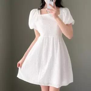 여성용 러블리 플라워 펀칭 스퀘어넥 반팔 셔링 미니 드레스
