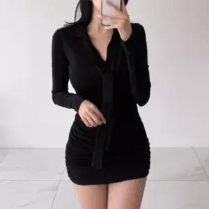 여성 단색 슬림핏 오픈 카라 셔링 미니 드레스