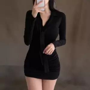 여성 슬림핏 미니 원피스 오픈 카라넥 셔링 디자인
