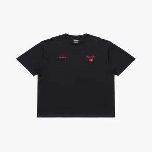 디아도라 하트 로고 반팔 티셔츠 BLACK D6223LRS31BLK