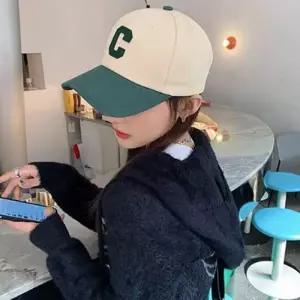 아무 여자 주말 나들이 룩 외출 로고 야구 연예인