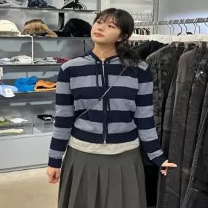 코드그라피 CODEGRAPHY 우먼 스트라이프 니트 후드 집업-다크 네이비