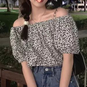 오프숄더 러블리 잔꽃 패턴 스모크 밴딩 블라우스