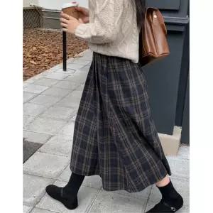 가을 겨울 여성 울스커트 미디스커트 하이웨스트 슬리밍 효과 플레어 디자인으로 레트로 연출 가능한 따뜻한 착용감의 모직스커트