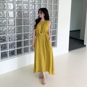 여자 페미닌 셔링 스트랩 홀터넥 플레어 롱 원피스25505718588872