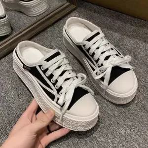 여성 뮬 디자인 키높이 운동화 여성스니커즈 뮬스니커즈