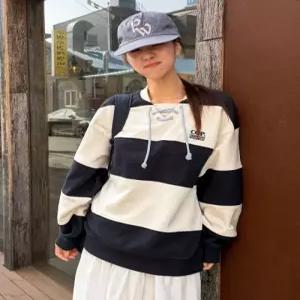 코드그라피 CODEGRAPHY 스몰 스퀘어 로고 레이스업 럭비 맨투맨-다크 네이비