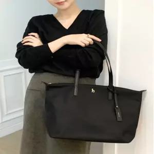 헤지스 액세서리 25FW [선물추천][SAVER] 블랙 나일론 퍼피로고 탑지퍼 나일론 쇼퍼백 L HIBA5FE88BK