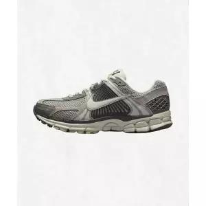 [나이키] NIKE 줌 보메로 5 W - 코블스톤 라이트 본 미디엄 애쉬 라이트 본 FB8825-001 2386625