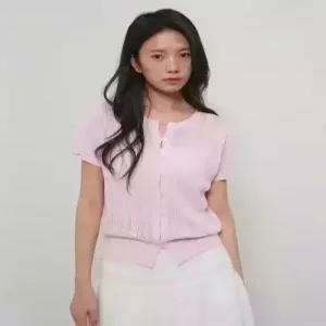 제네럴아이디어 generalideastandard 펀칭 스캘럽 하프 가디건 PINK GF2LKC535