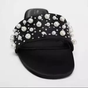 ZARA 자라 플랫 슬리퍼 진주장식 일자 오픈토 캐주얼 샌들녀