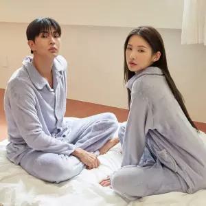 도씨 [2PACK] 플러피 솔리드 윈터 카라 커플 수면 잠옷 세트
