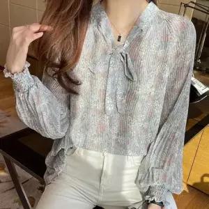 넥트임 플라워 세련 A라인 플리츠 블라우스 볼륨소매