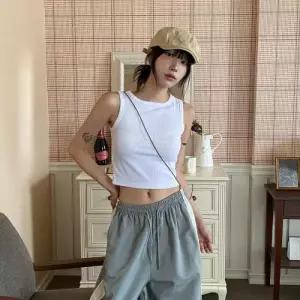 [옷자락]여자 클래식 내의 골지 슬리브리스 세미크롭 환절기 나시