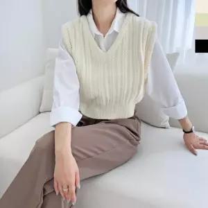 [옷자락]여자 코디 FW 라임 V넥 탱크 아이보리 스웨터 조끼