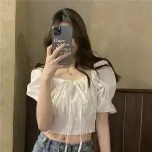 오프 숄더 레이스 업 보우 크롭 탑 블라우스 여성 여름 셔링 퍼프 반팔 셔츠 Sweet Ruffle Tunic Korean