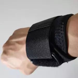 팔목보호대 착용 이중스트랩 손목보호대 간편