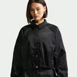 Nike 나이키 스포츠웨어 여성 오버사이즈 새틴 코치 재킷 IF0562-010