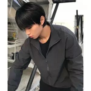 (국내매장정품) MINDBRIDGE 하이넥 경량 세미 오버핏 바람막이 - 2color M1JP3140 302754