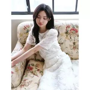 갤러리아 [26S/S]플라워 퍼프 라운드넥 블라우스(GS4A0BL301)